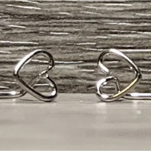 Delicate & Dainty Sterling Silver Minimalist Wire Heart Threader Earrings - Picture 4 of 7